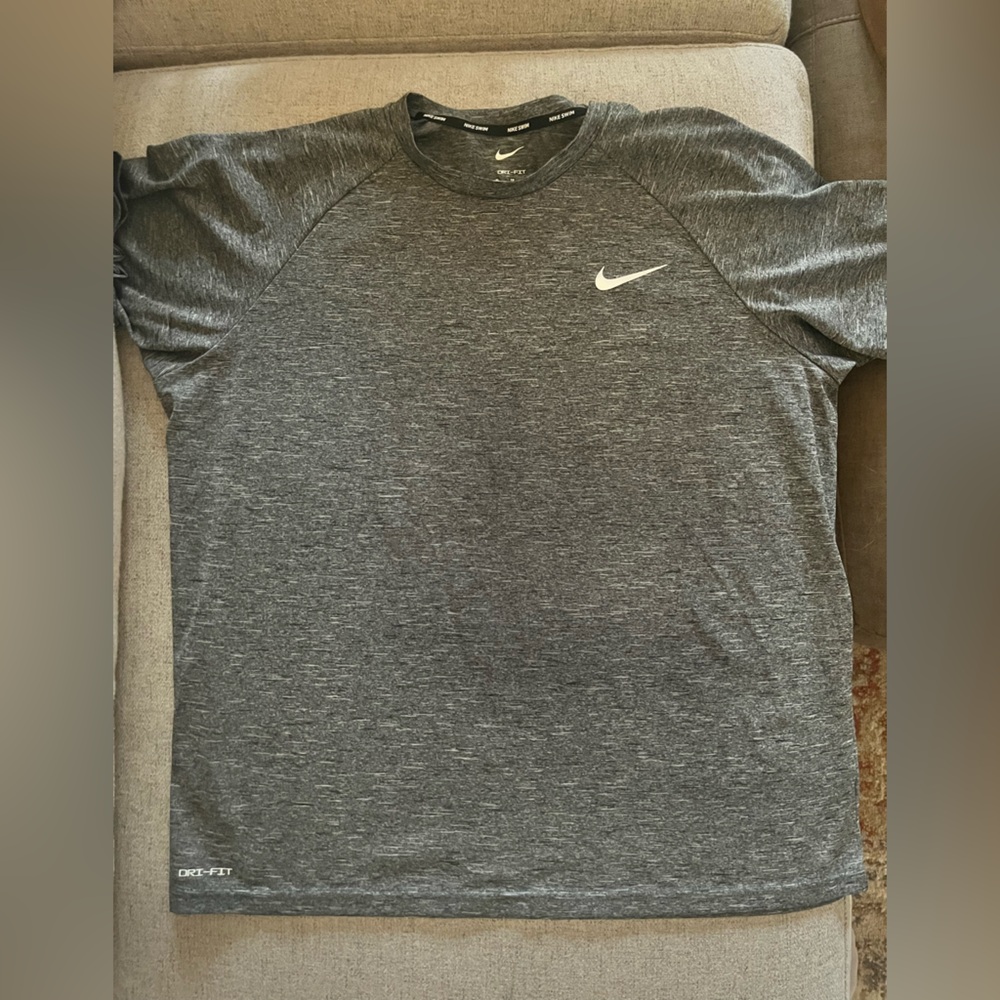 Men’s Nike athletic short sleeve shirt